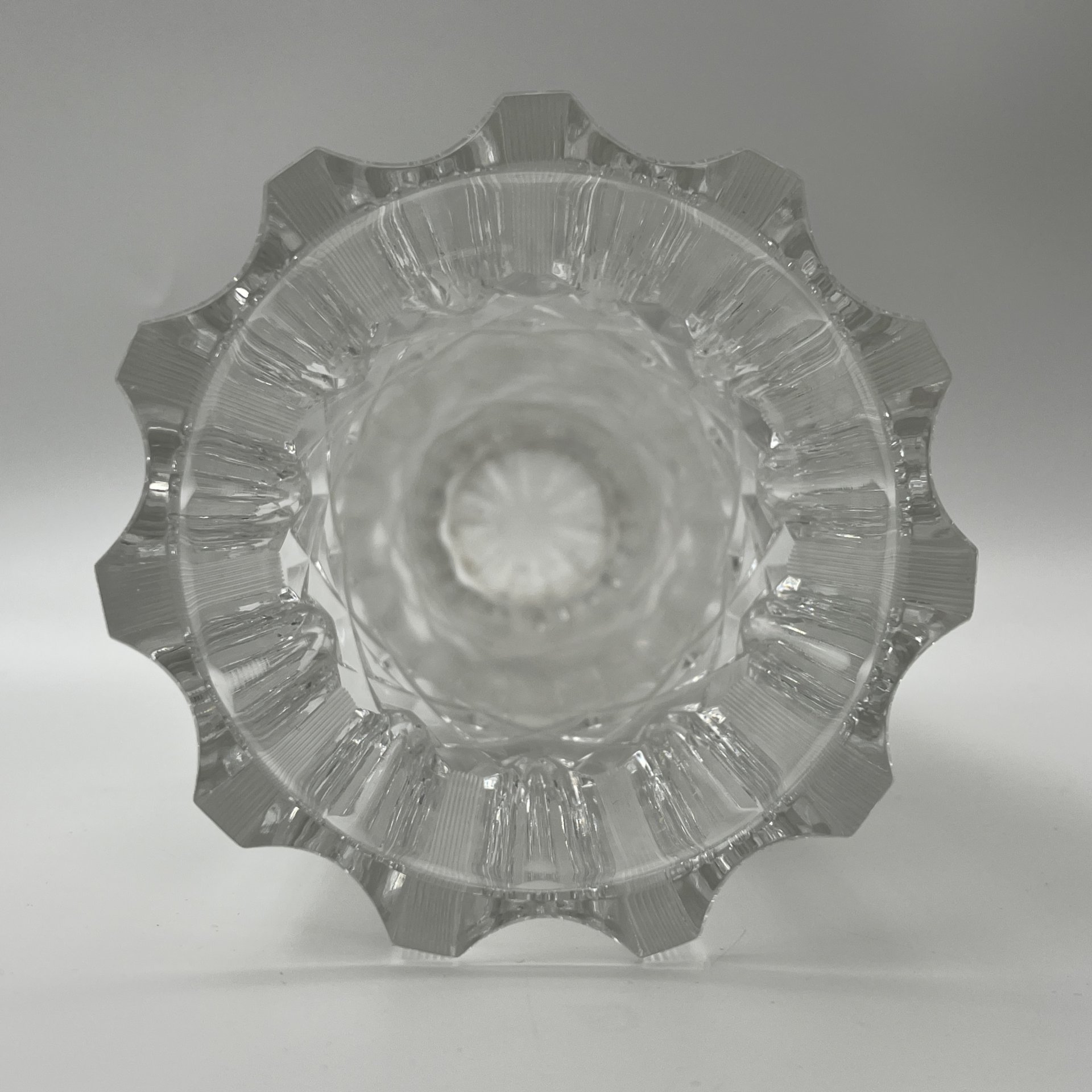 Ваза для цветов "Эхо", автор А.М. Остроумов, хрусталь, алмазная грань, Ленинградский завод художественного стекла (ЛЗХС), СССР, 1970-1980 гг.