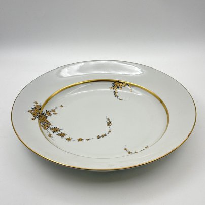 Блюдо круглой формы с цветочным декором золотистого цвета, фарфор, деколь, золочение, Graf Von Henneberg Porzellan, 1777 Jlmenau, ГДР, 1973-1977 гг.