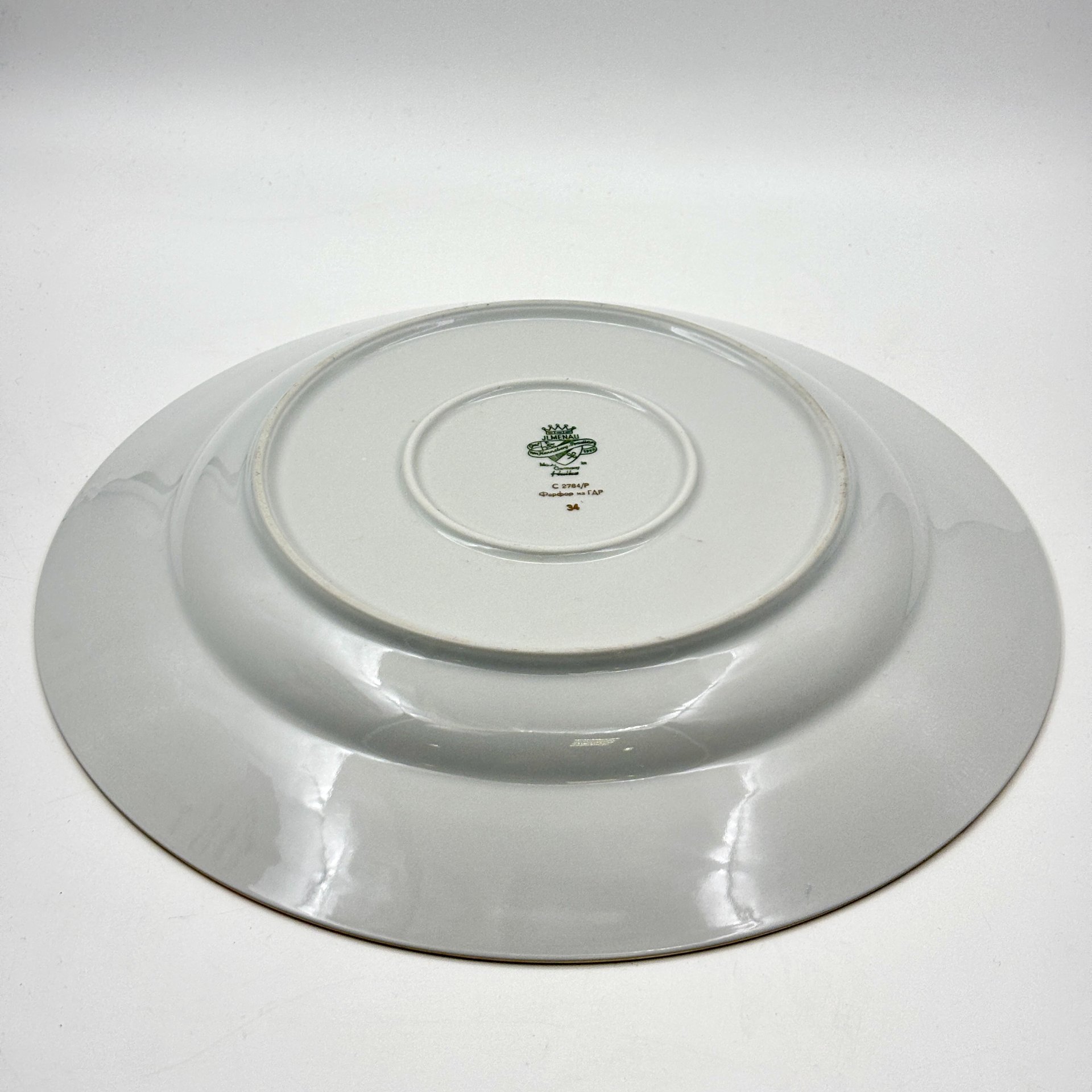 Блюдо круглой формы с цветочным декором золотистого цвета, фарфор, деколь, золочение, Graf Von Henneberg Porzellan, 1777 Jlmenau, ГДР, 1973-1977 гг.