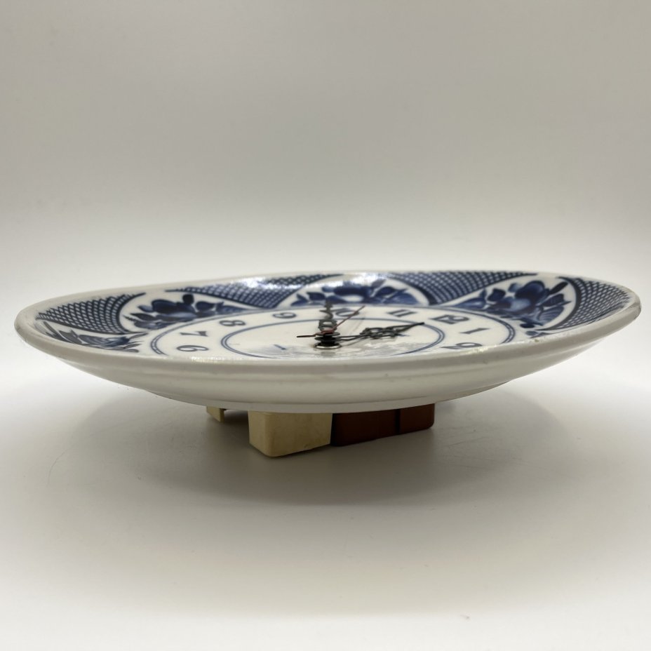 Часы настенные с изображением цветов, Гжель