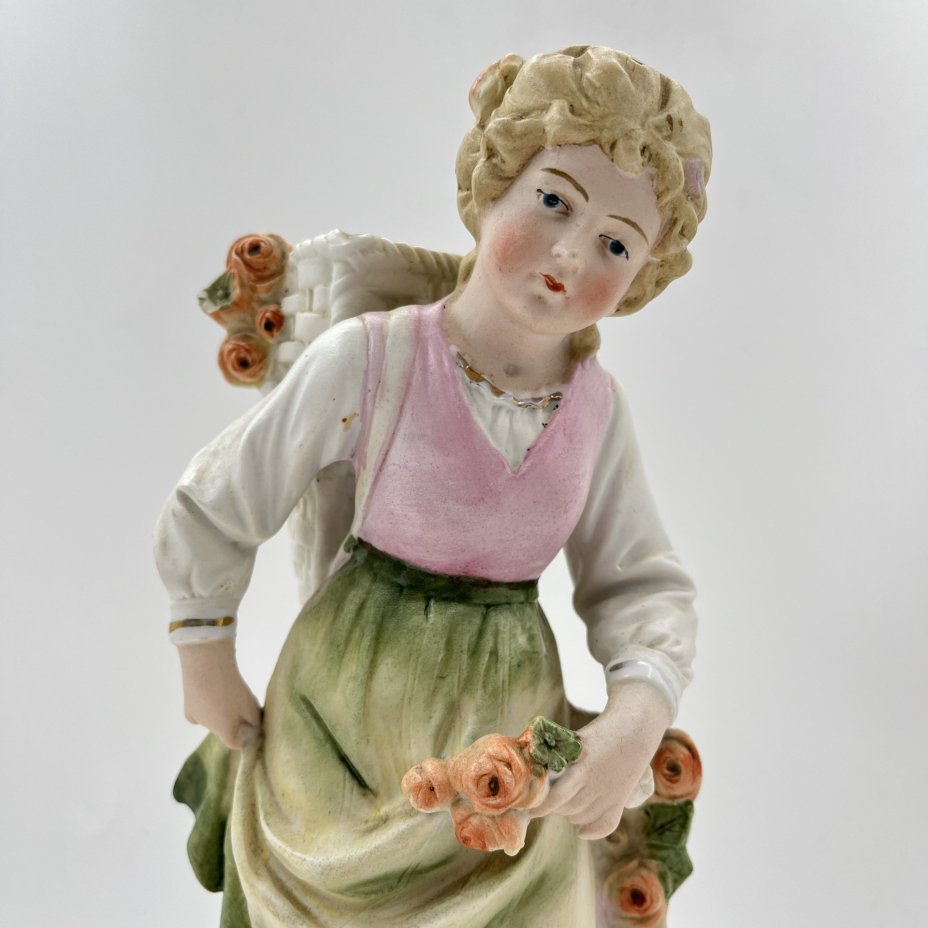 Статуэтка (вазочка) "Цветочница"