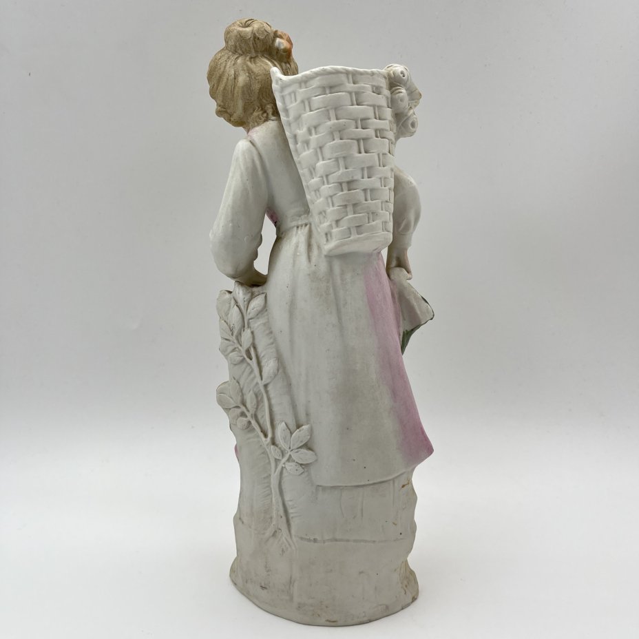 Статуэтка (вазочка) "Цветочница"