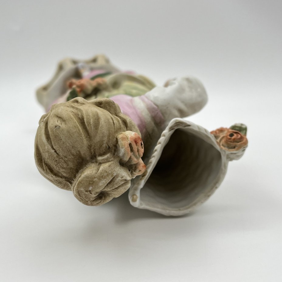 Статуэтка (вазочка) "Цветочница"