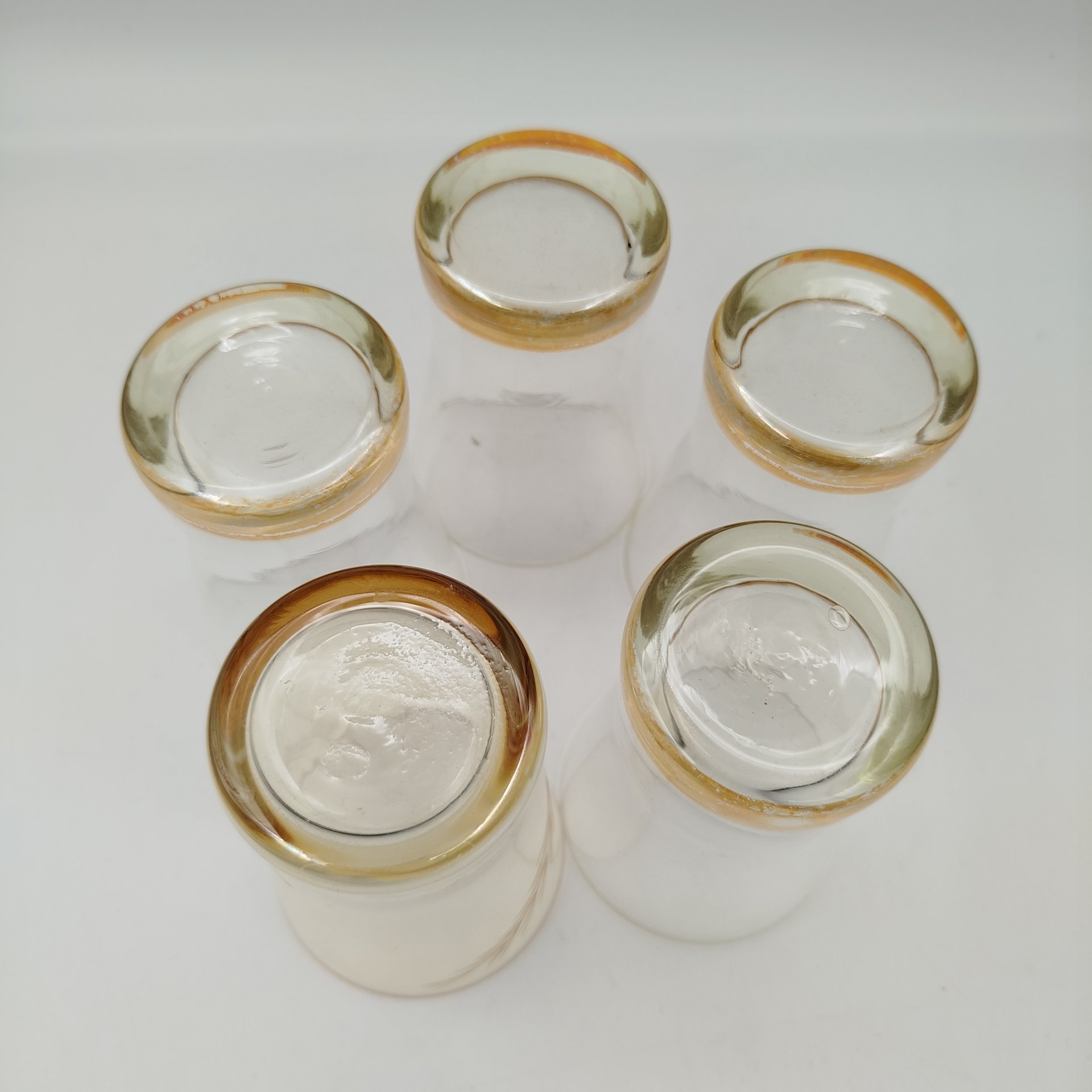 Набор из пяти стаканов медово-желтого оттенка (в подборе), цветное стекло, СССР, 1970-1990 гг.