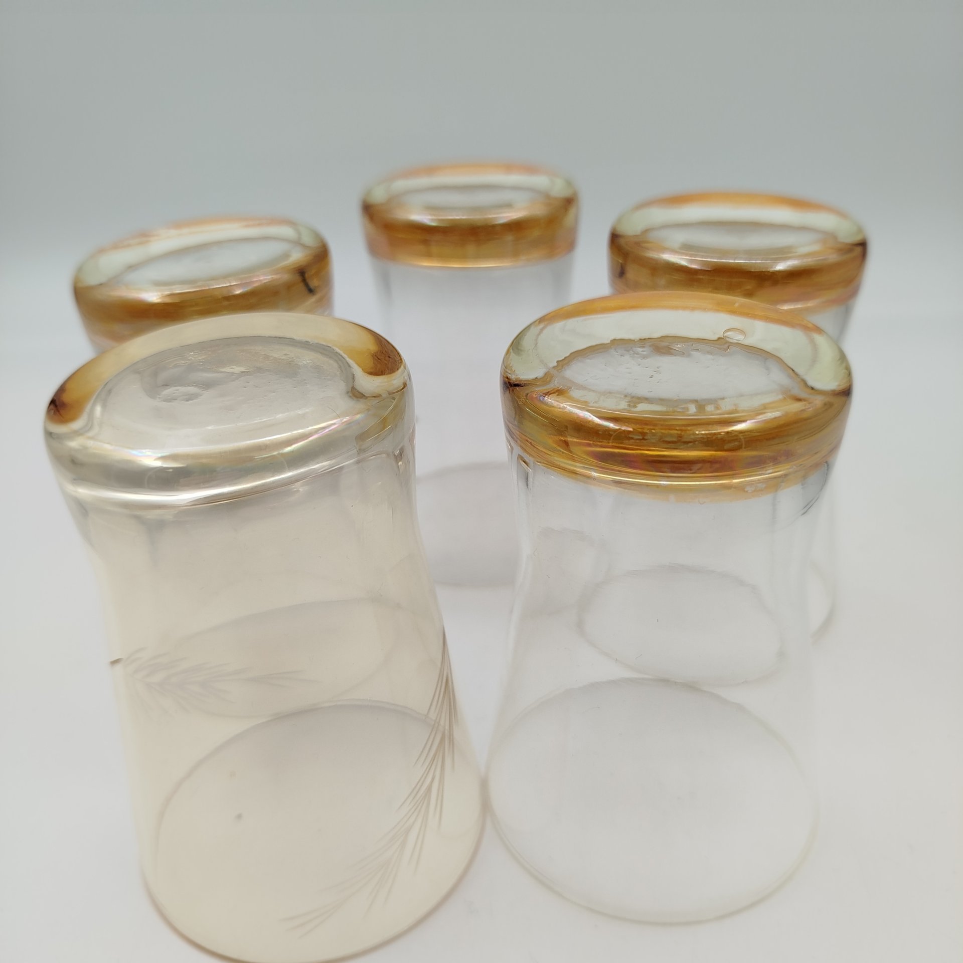 Набор из пяти стаканов медово-желтого оттенка (в подборе), цветное стекло, СССР, 1970-1990 гг.