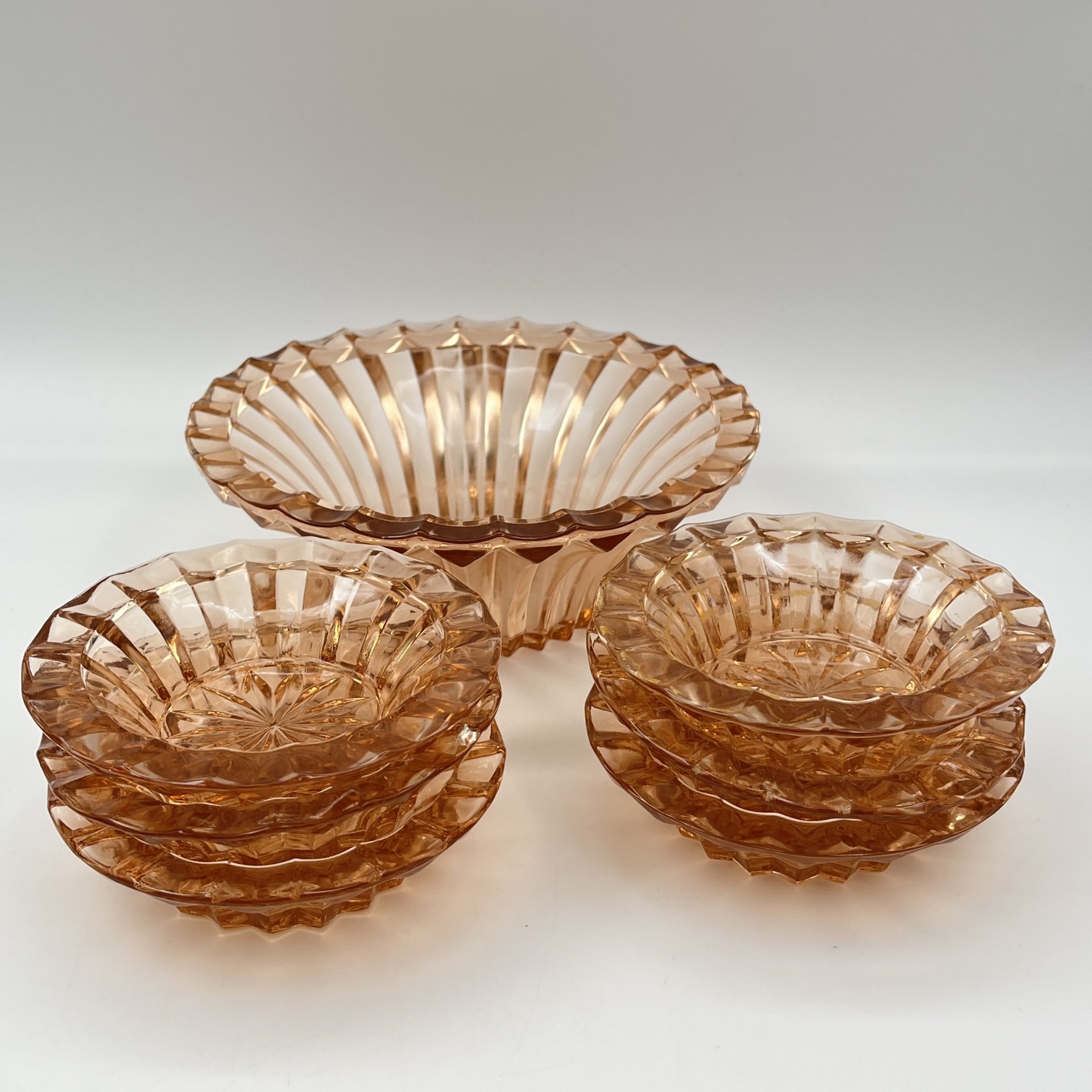 Набор розеток для подачи варенья карамельного оттенка на 6 персон, Запрудненский завод электровакуумных приборов, цветное стекло, пресс, СССР, 1960-1980 гг.