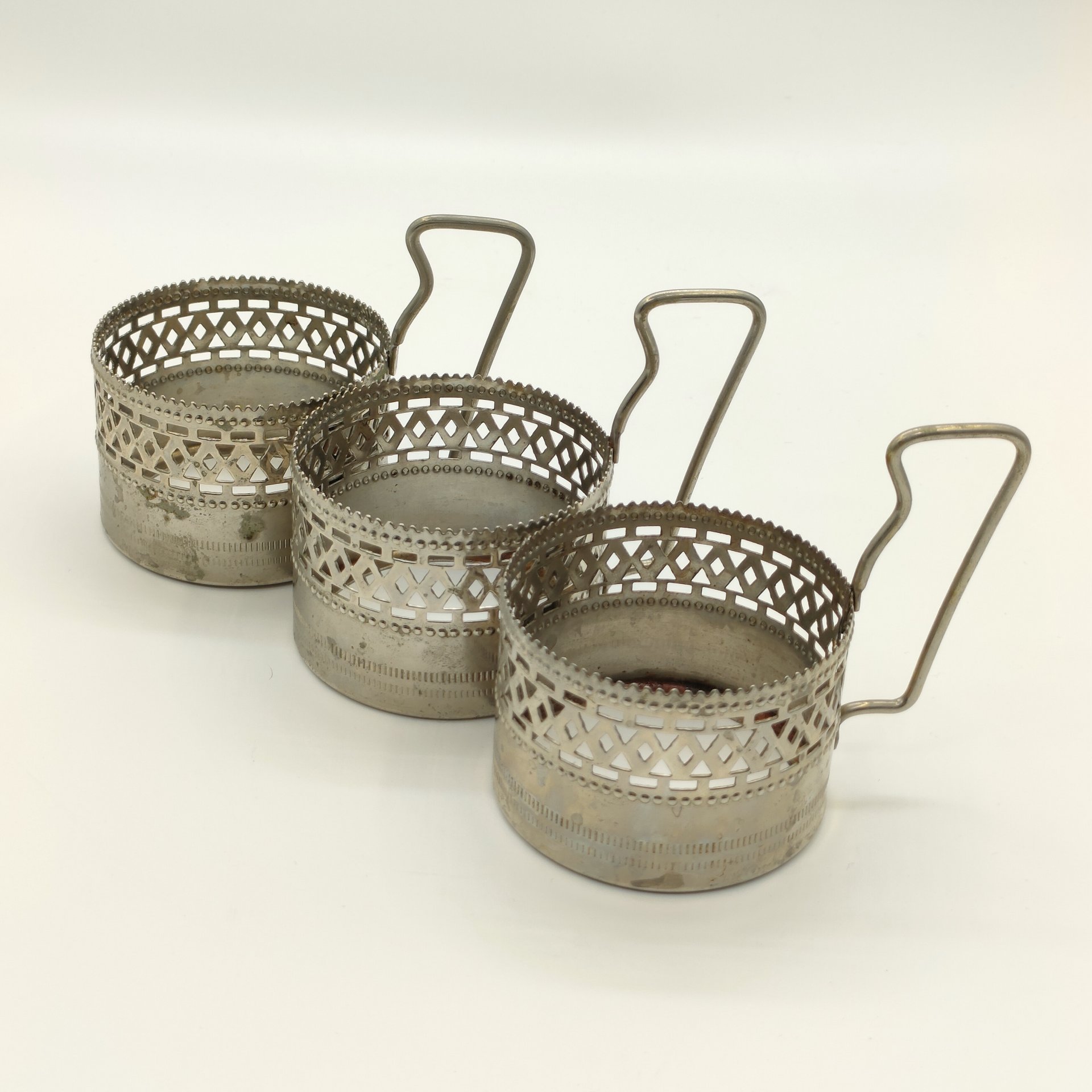 Набор из 3-х подстаканников с прорезным геометрическим декором, нержавеющая сталь