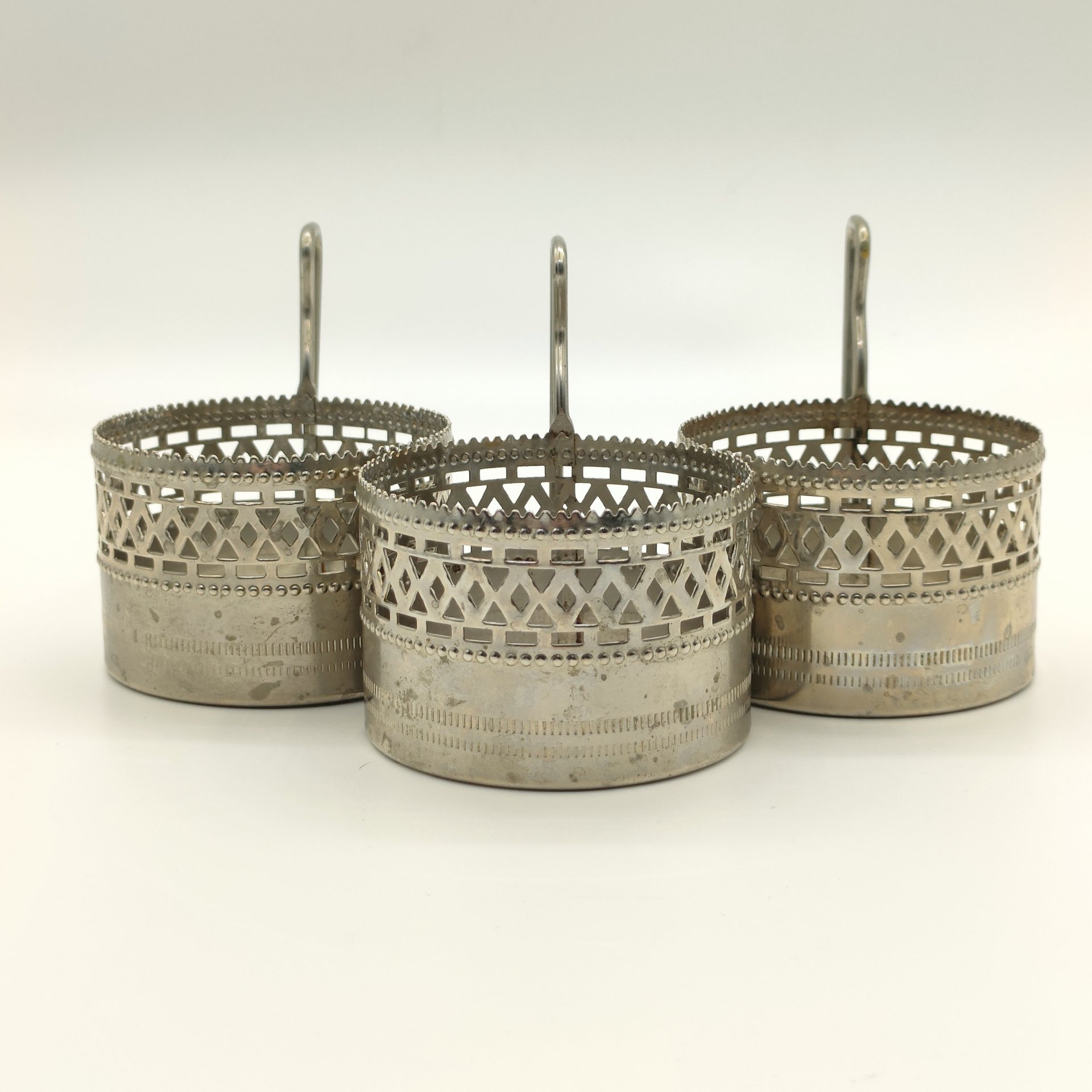 Набор из 3-х подстаканников с прорезным геометрическим декором, нержавеющая сталь