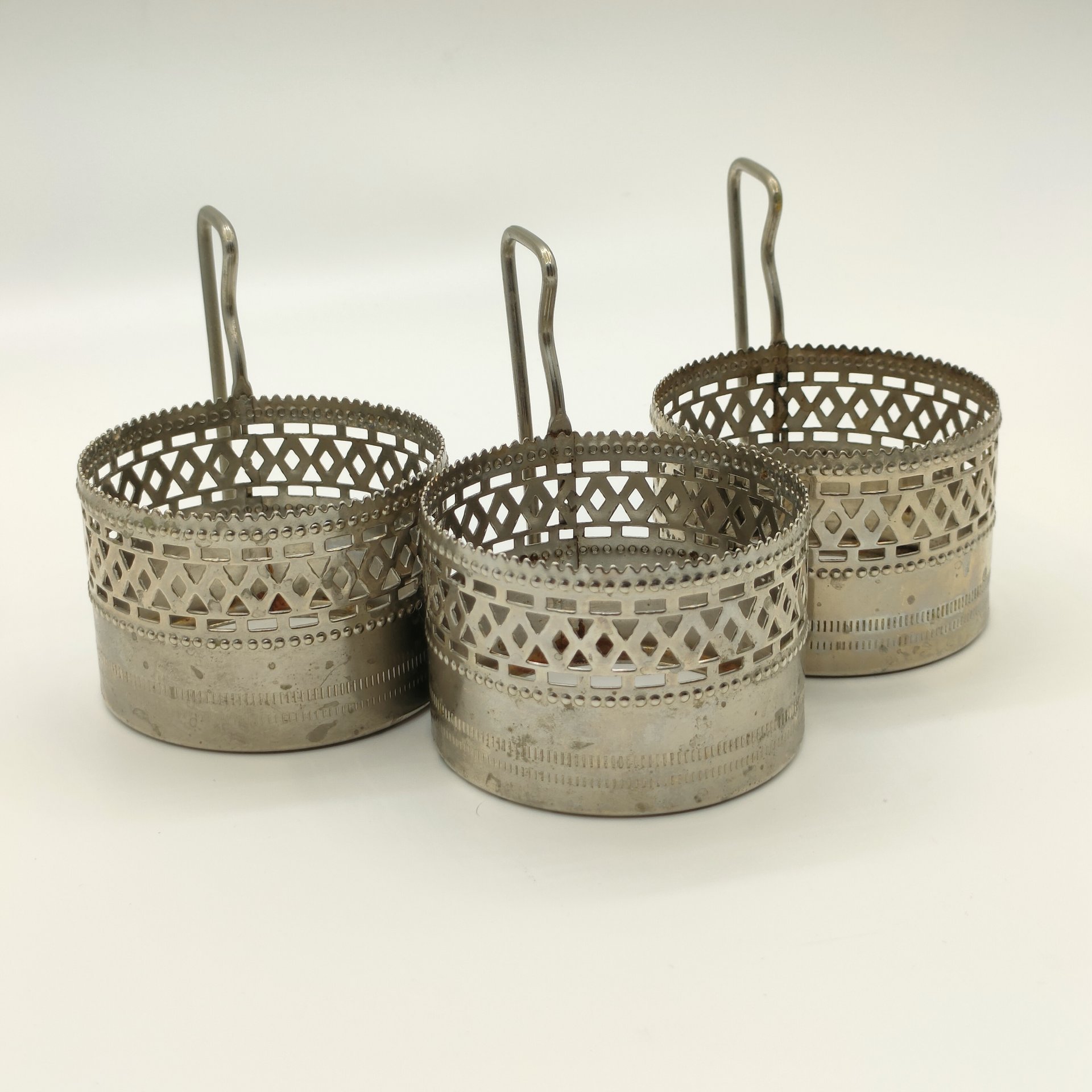 Набор из 3-х подстаканников с прорезным геометрическим декором, нержавеющая сталь