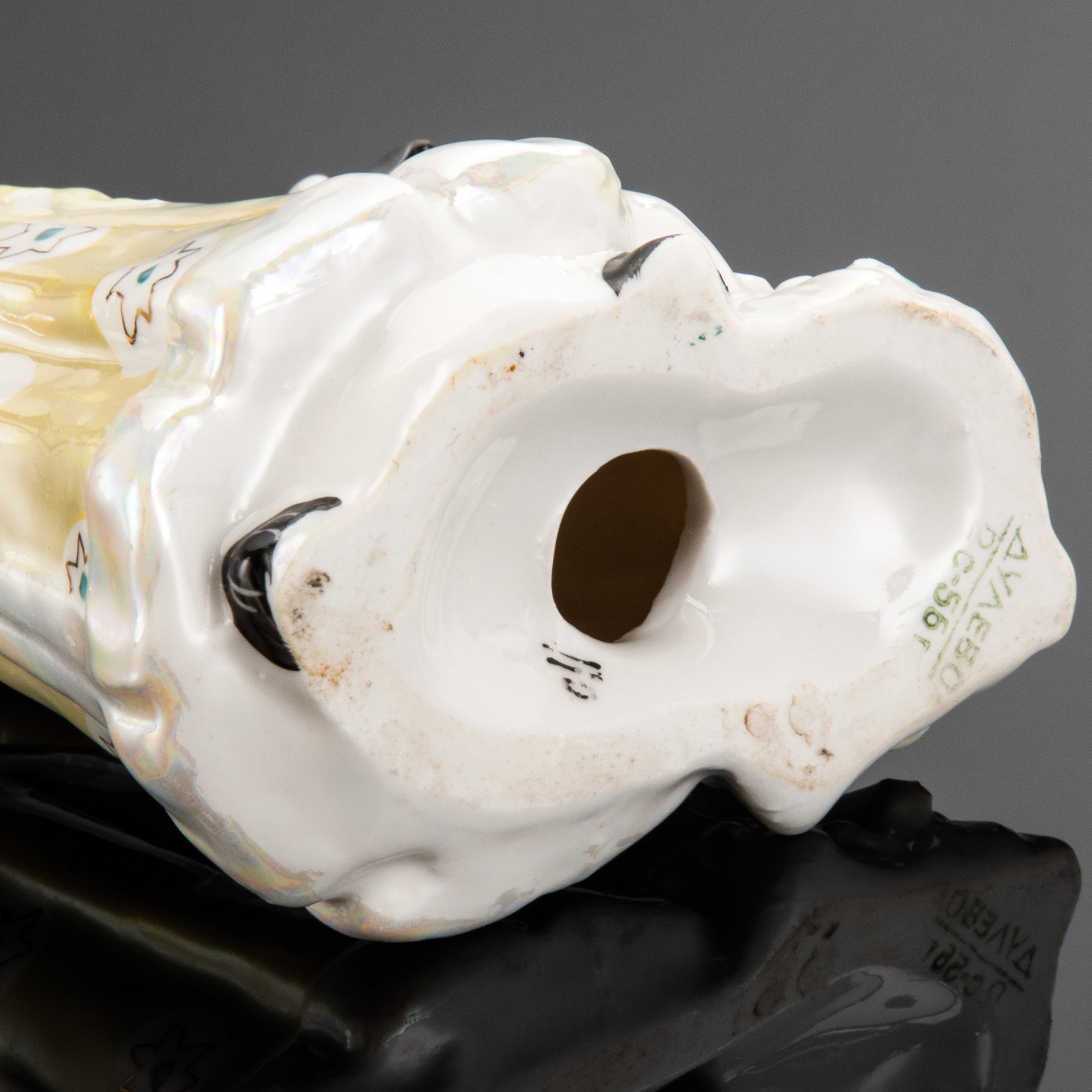 Статуэтка "Снегурочка", скульптор Н. А. Малышева, фарфор, роспись, люстр, золочение, Дулевский фарфоровый завод (Дулёво), СССР, 1956 г.