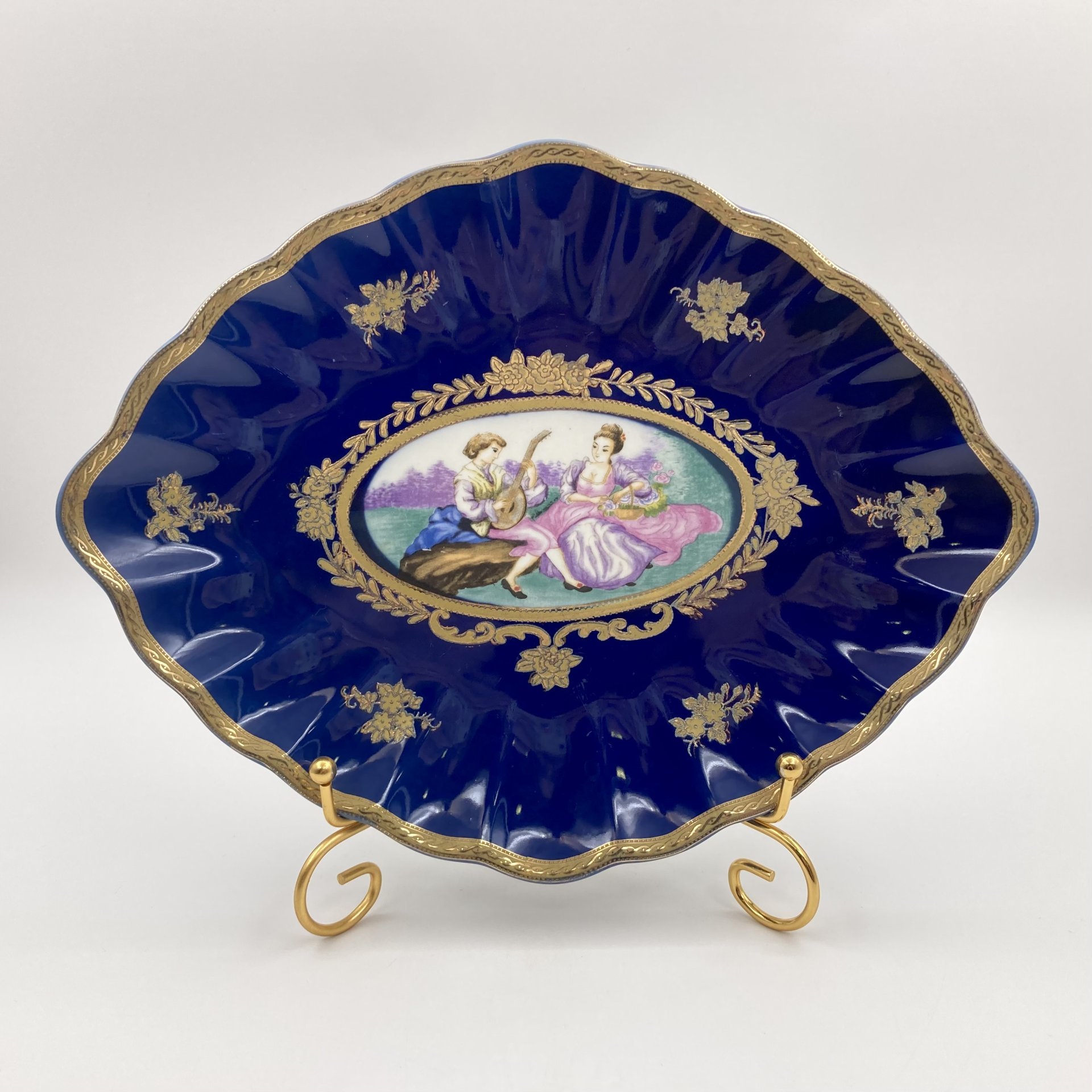 Блюдо сервировочное для подачи закусок "Музицирование", фарфор, деколь, крытье, золочение, Limoges, Limoges