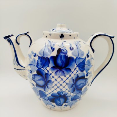 Чайник доливной с цветочным декором, автор Шипоренков В.А., фарфор, роспись, Гжельский фарфоровый завод, СССР, 1970-1990 гг.