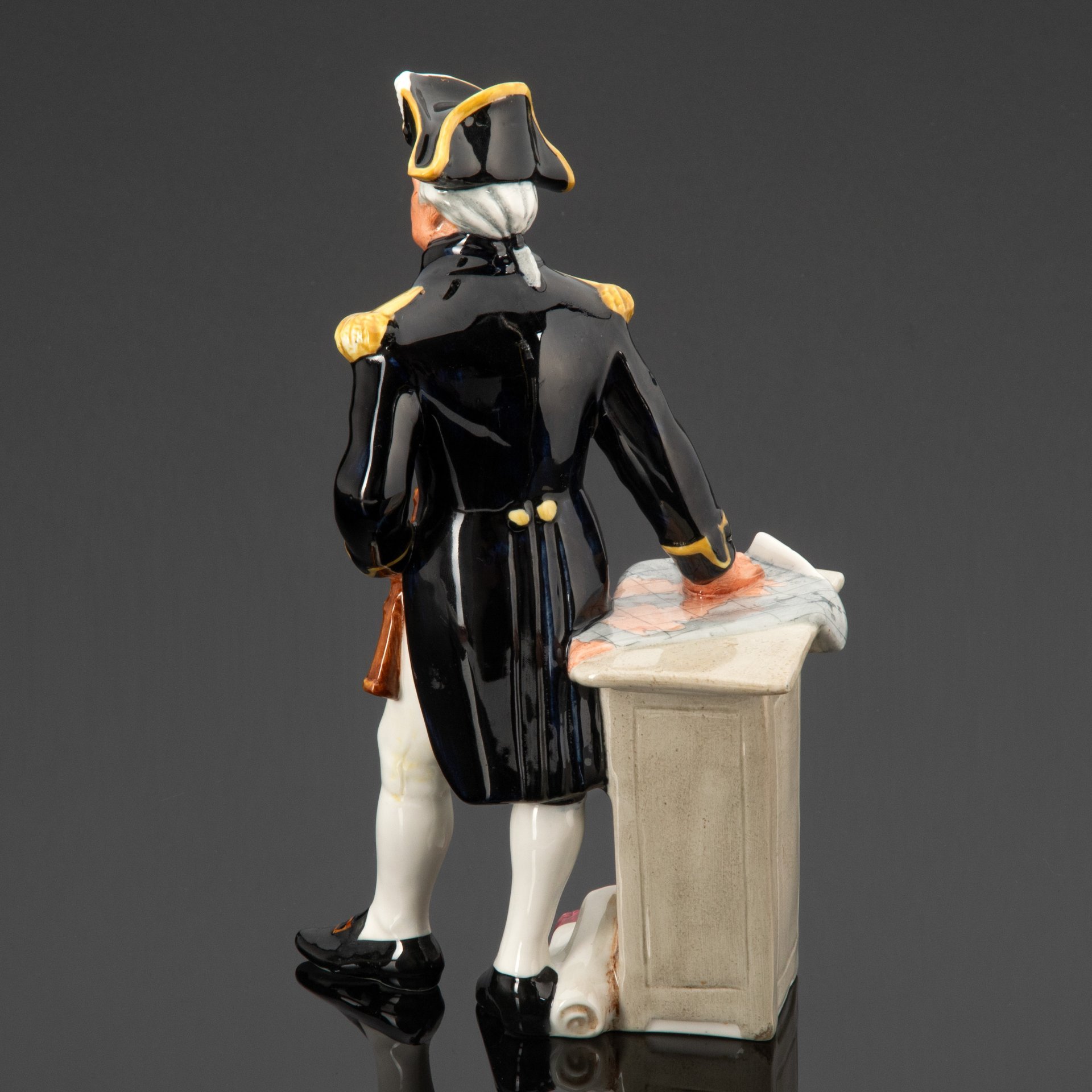 Статуэтка "Капитан" ("The Captain"), скульптор Mary Nicoll, фарфор, роспись, Royal Doulton, Великобритания, 1964-1970 гг., Royal Doulton