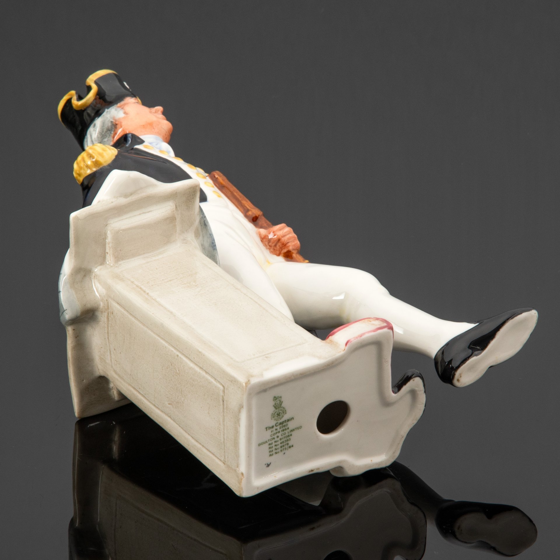 Статуэтка "Капитан" ("The Captain"), скульптор Mary Nicoll, фарфор, роспись, Royal Doulton, Великобритания, 1964-1970 гг., Royal Doulton