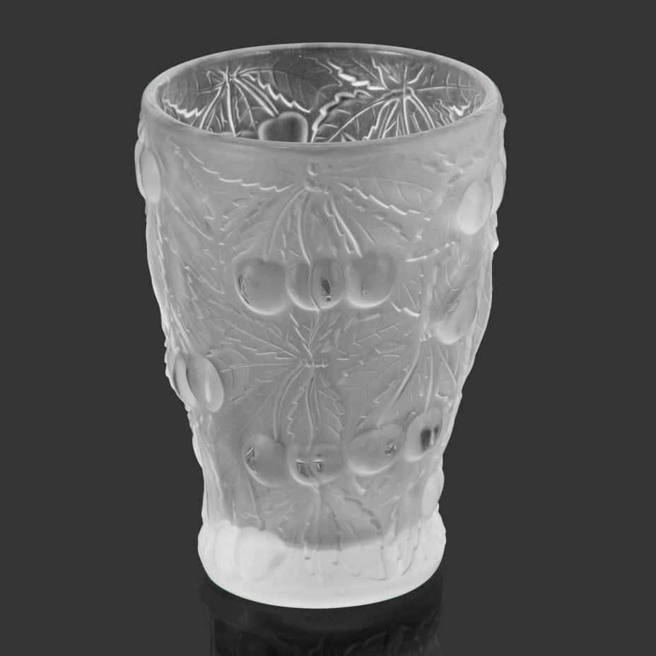 Ваза "Вишни" (Barolac), матовое стекло, пресс, Josef Inwald, Чехословакия, 1930-1940 гг.