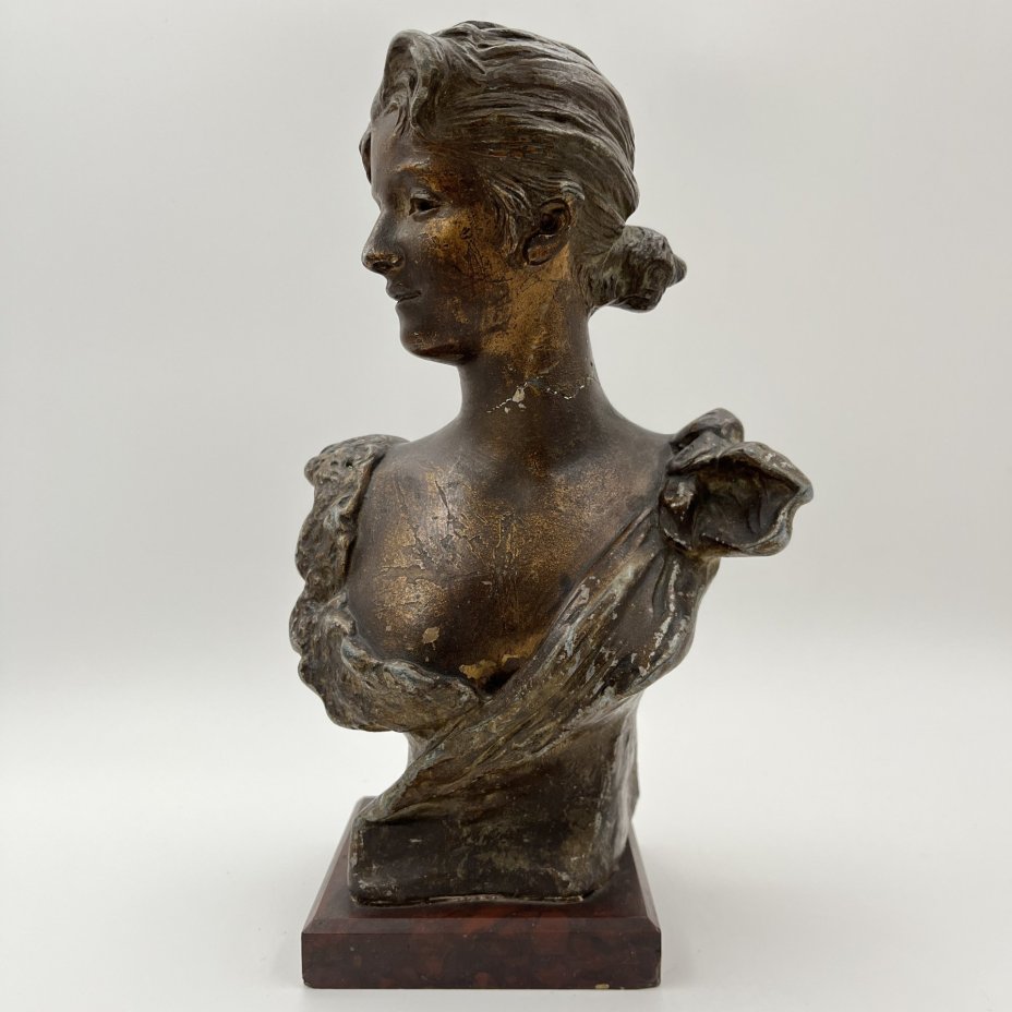 Бюст "Юная красавица", по модели скульптора Georges Van Der Straeten