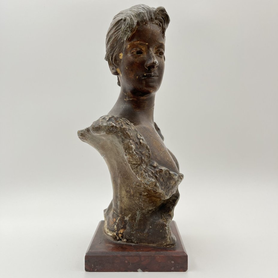 Бюст "Юная красавица", по модели скульптора Georges Van Der Straeten