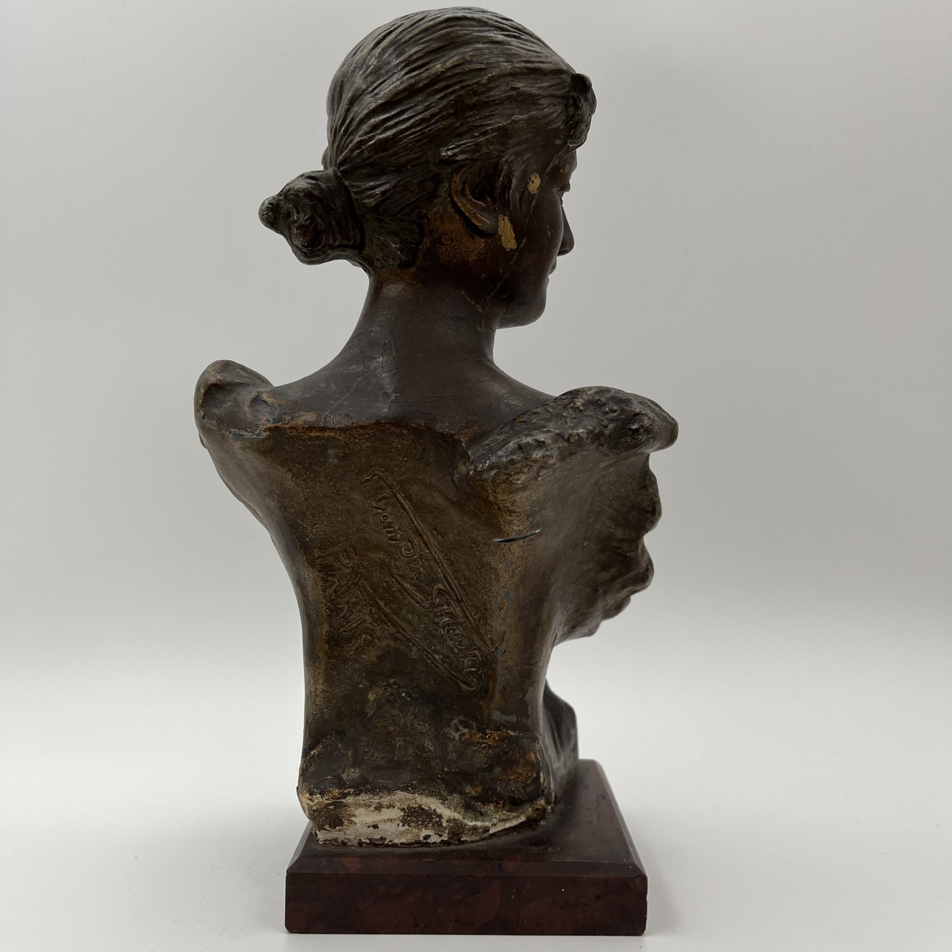 Бюст "Юная красавица", по модели скульптора Georges Van Der Straeten