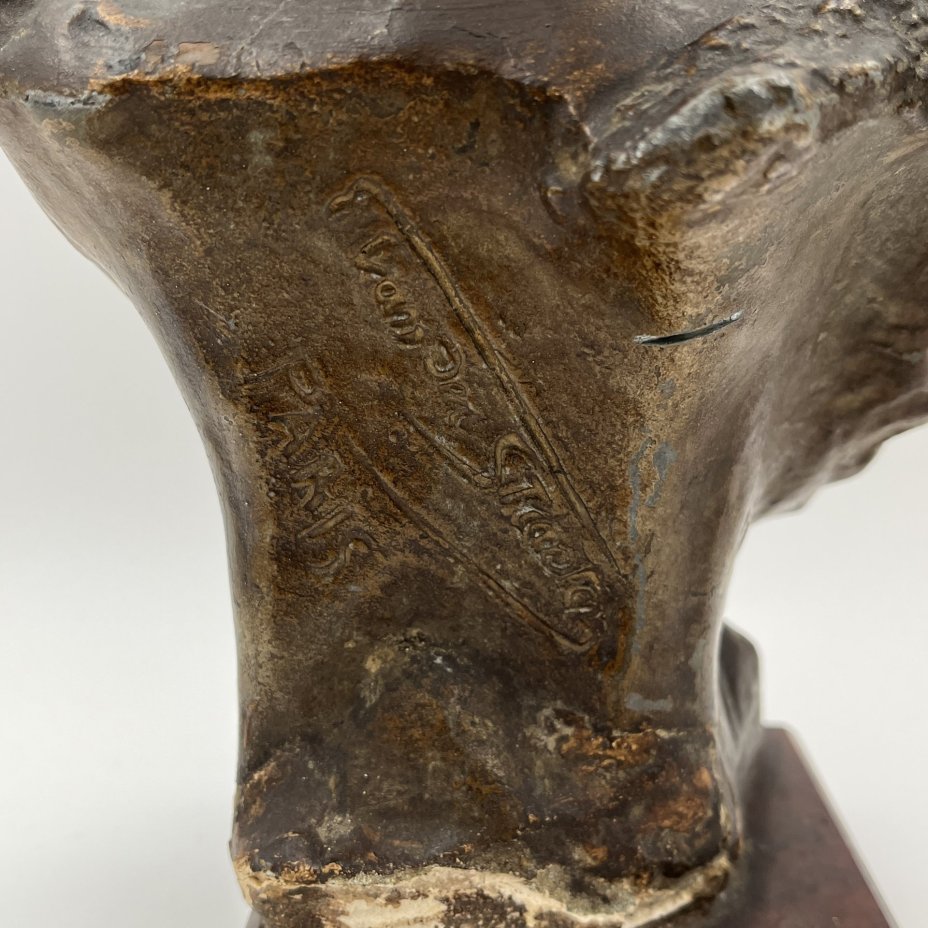 Бюст "Юная красавица", по модели скульптора Georges Van Der Straeten