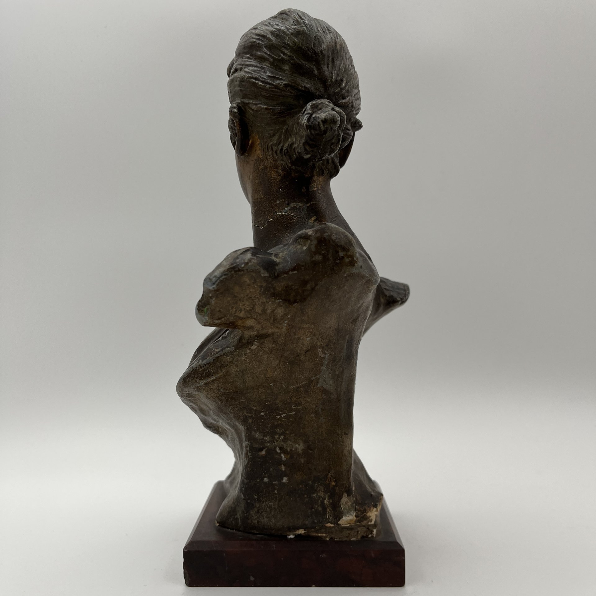 Бюст "Юная красавица", по модели скульптора Georges Van Der Straeten