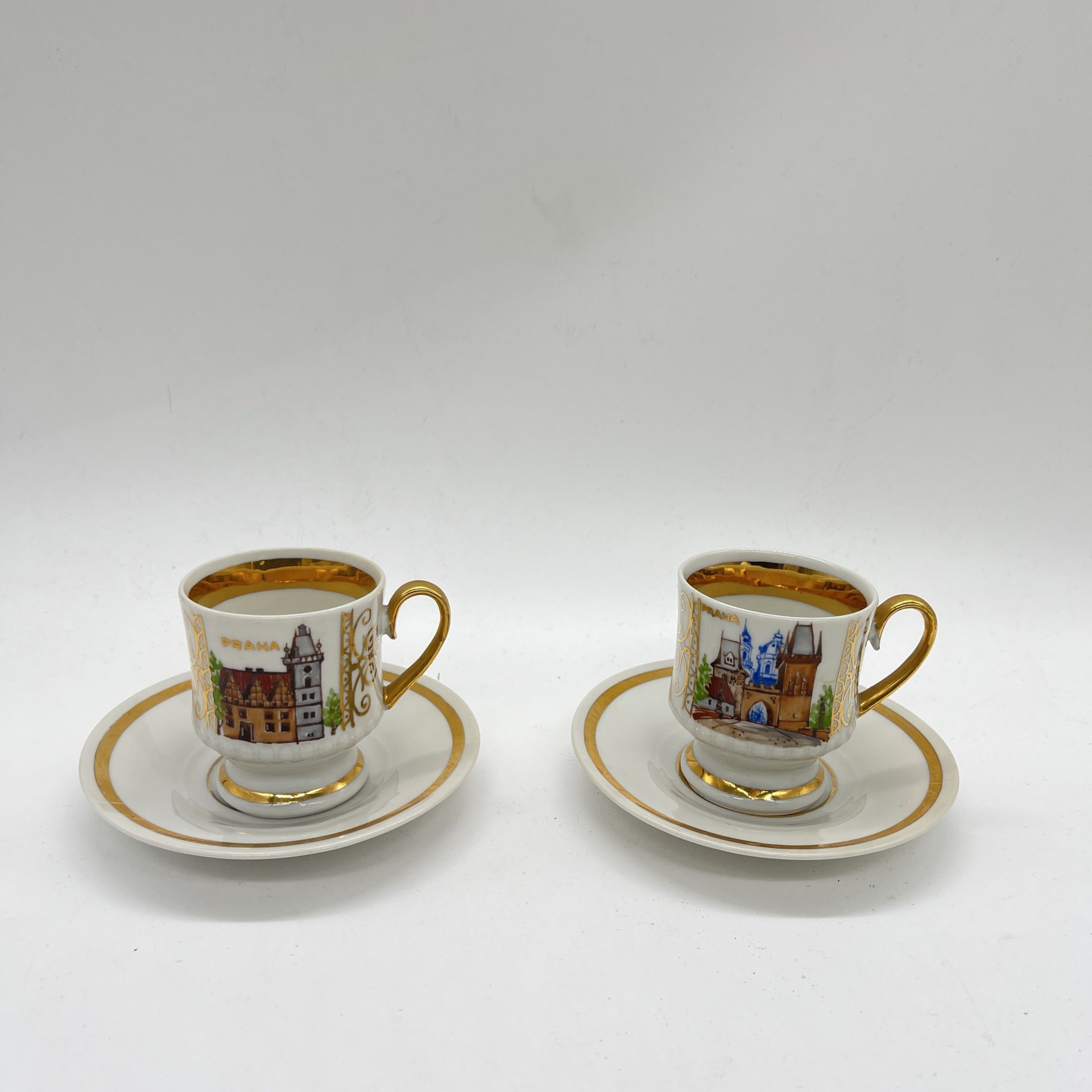Набор из 2 кофейных пар с расписным изображением достопримечательностей Праги, фарфор, роспись,  золочение, Чехия, 1990-2000 гг.