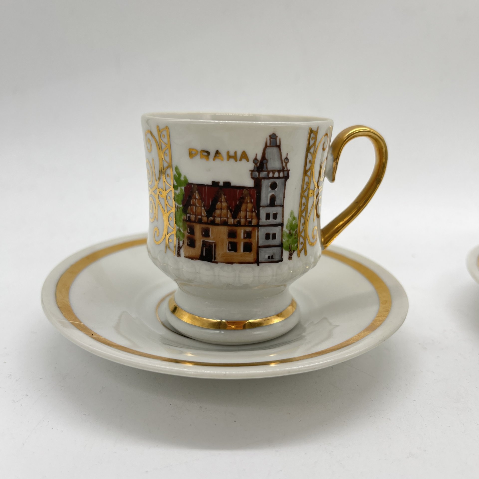 Набор из 2 кофейных пар с расписным изображением достопримечательностей Праги, фарфор, роспись,  золочение, Чехия, 1990-2000 гг.