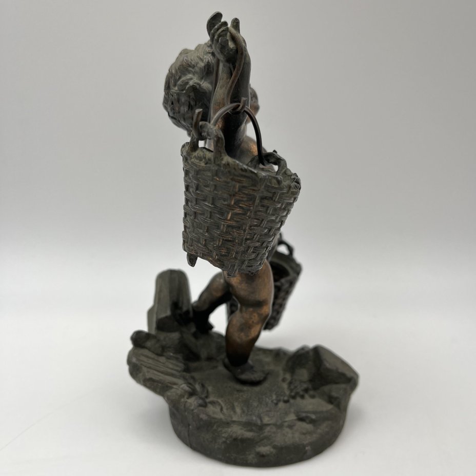 Статуэтка (солонка, перечница) "Путти- водонос "