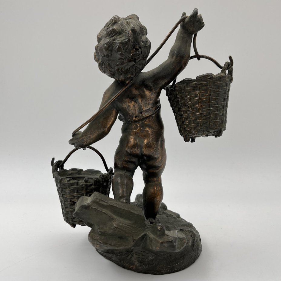 Статуэтка (солонка, перечница) "Путти- водонос "