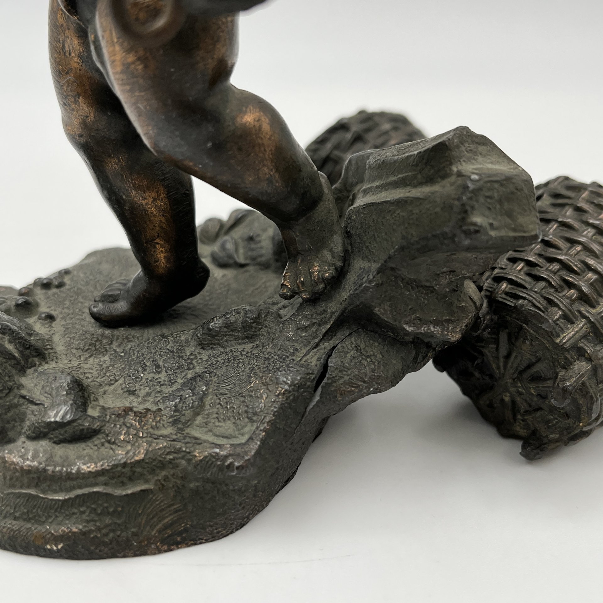 Статуэтка (солонка, перечница) "Путти- водонос "