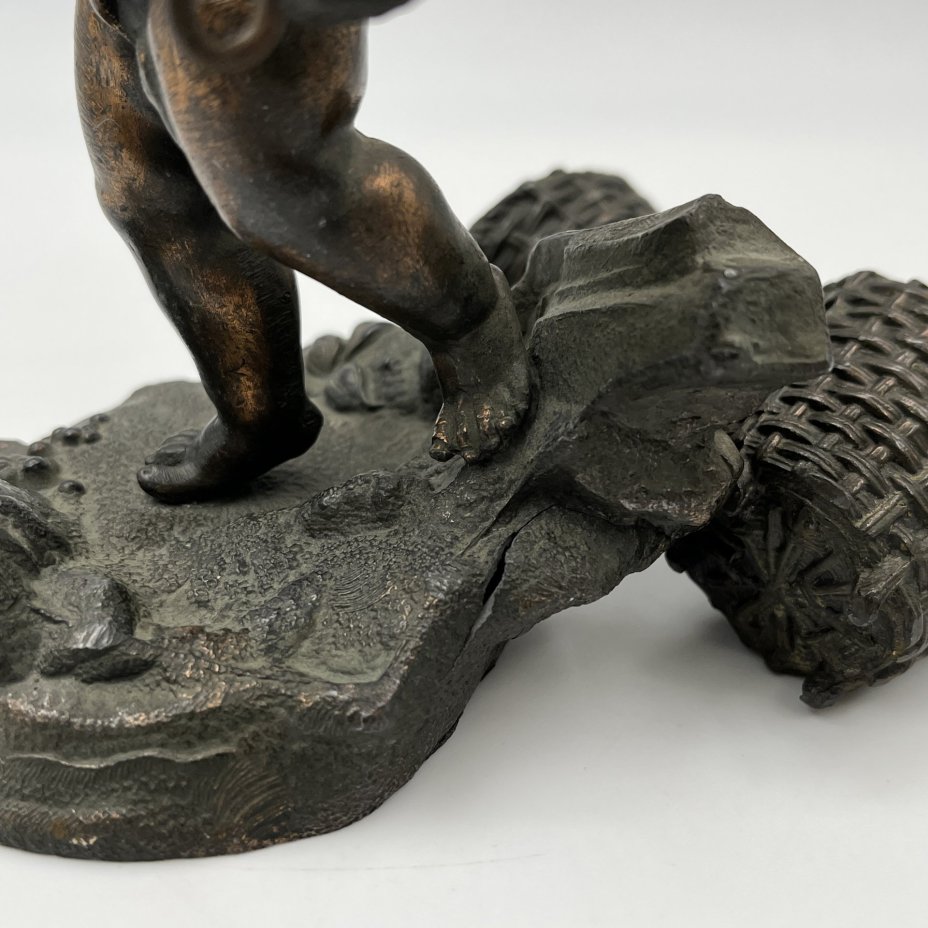 Статуэтка (солонка, перечница) "Путти- водонос "