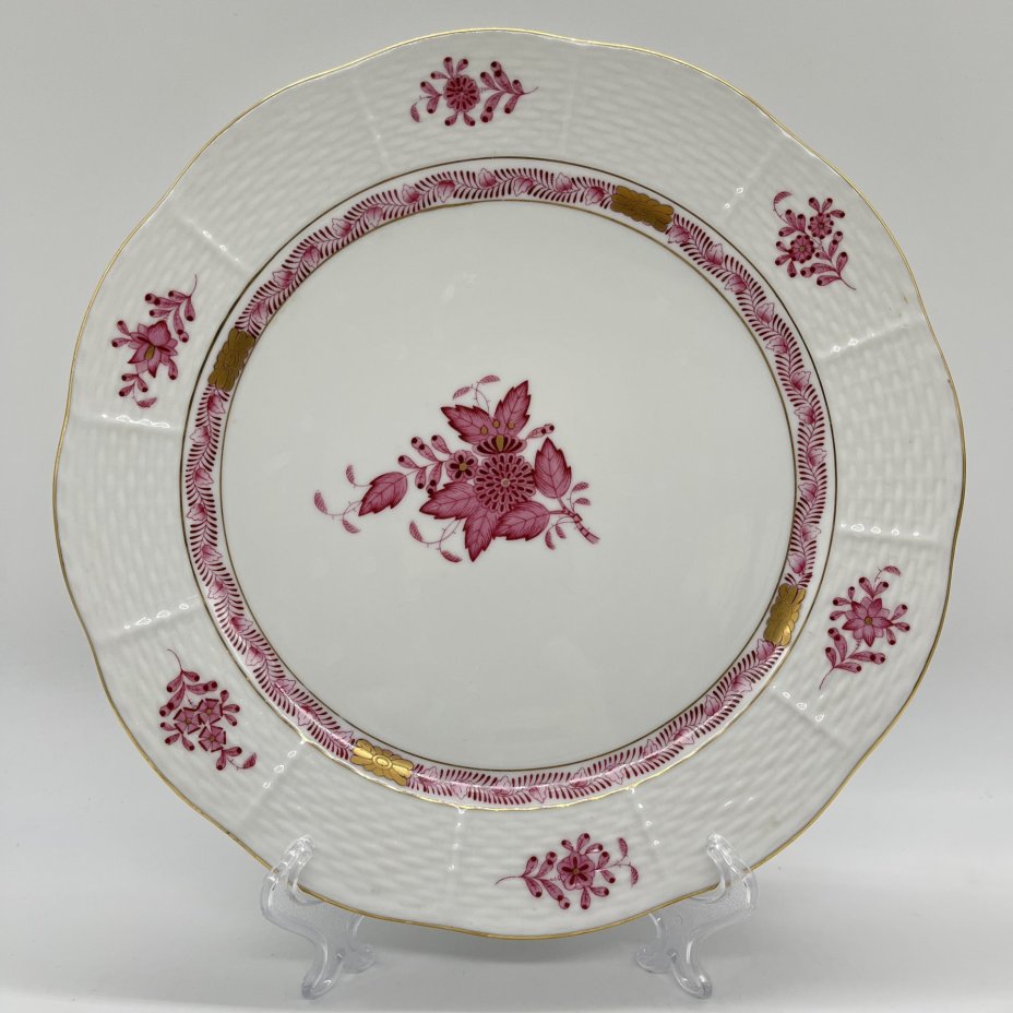 Тарелка плоская, выполненная в фирменном дизайне "Chinese Bouquet/Apponyi Purpur"