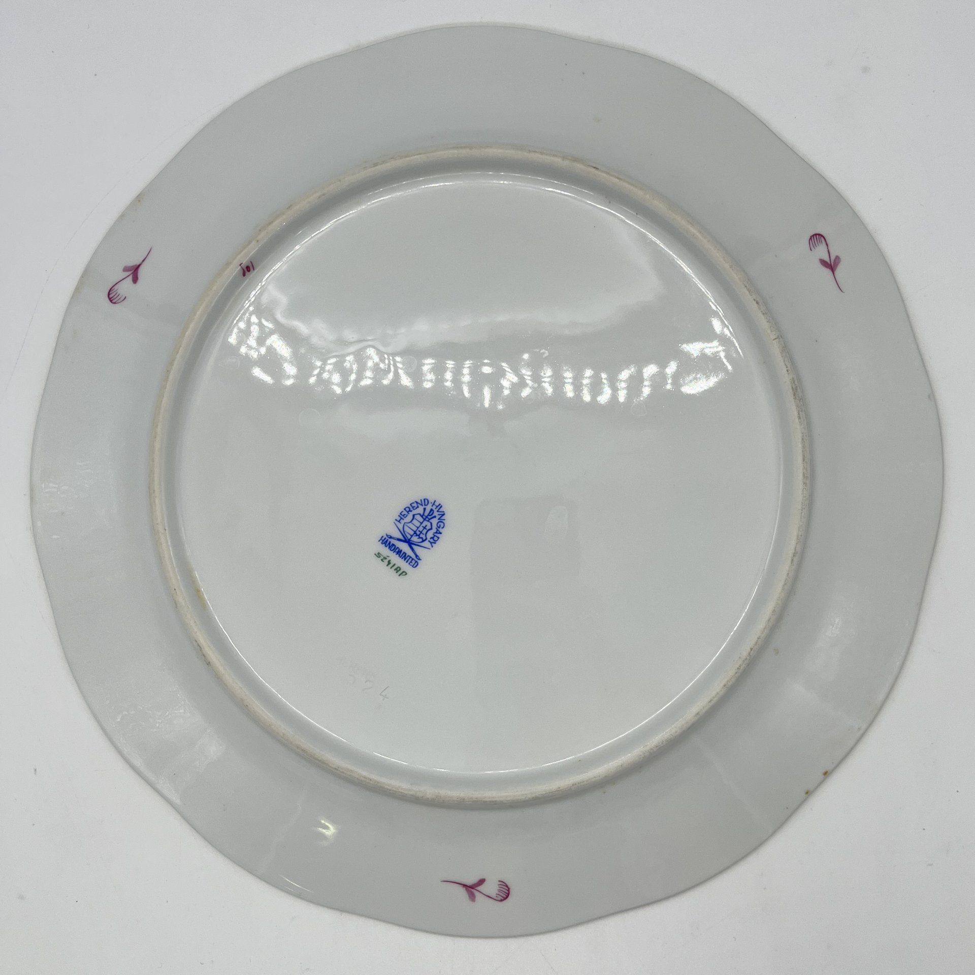 Тарелка плоская, выполненная в фирменном дизайне "Chinese Bouquet/Apponyi Purpur", Herend (Херенд)