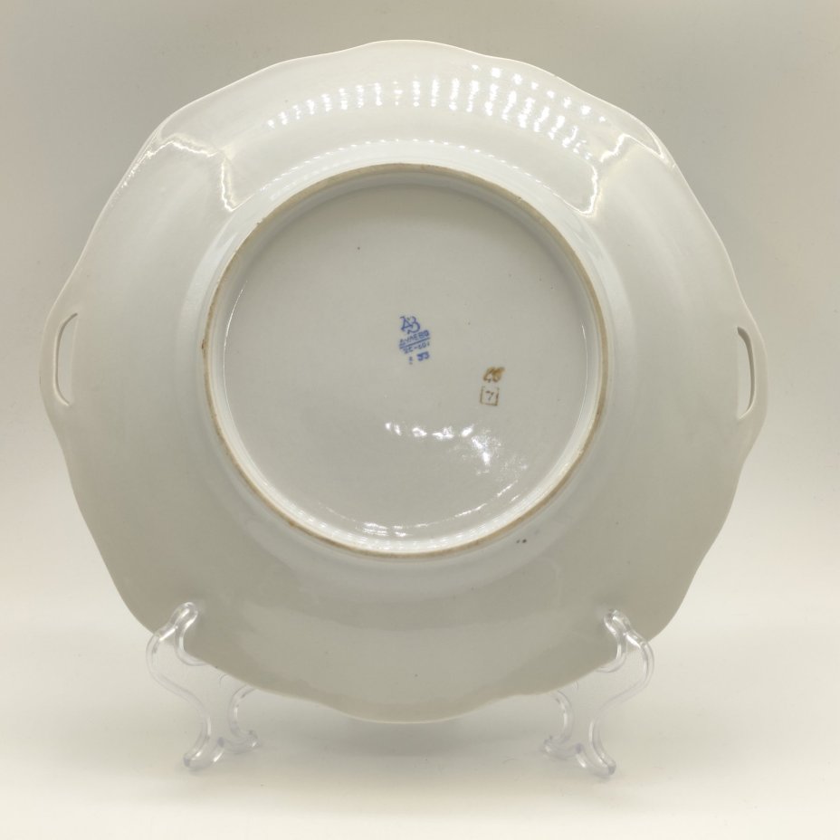 Блюдо сервировочное с двумя ручками и цветочным декором