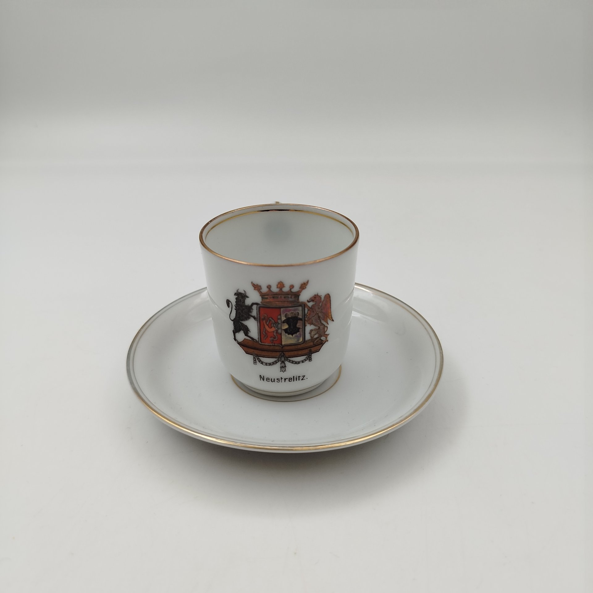 Пара кофейная с гербом города Нойштрелиц, фарфор, деколь, золочение, Heinrich Baensch, Западная Европа, 1900-1930 гг.