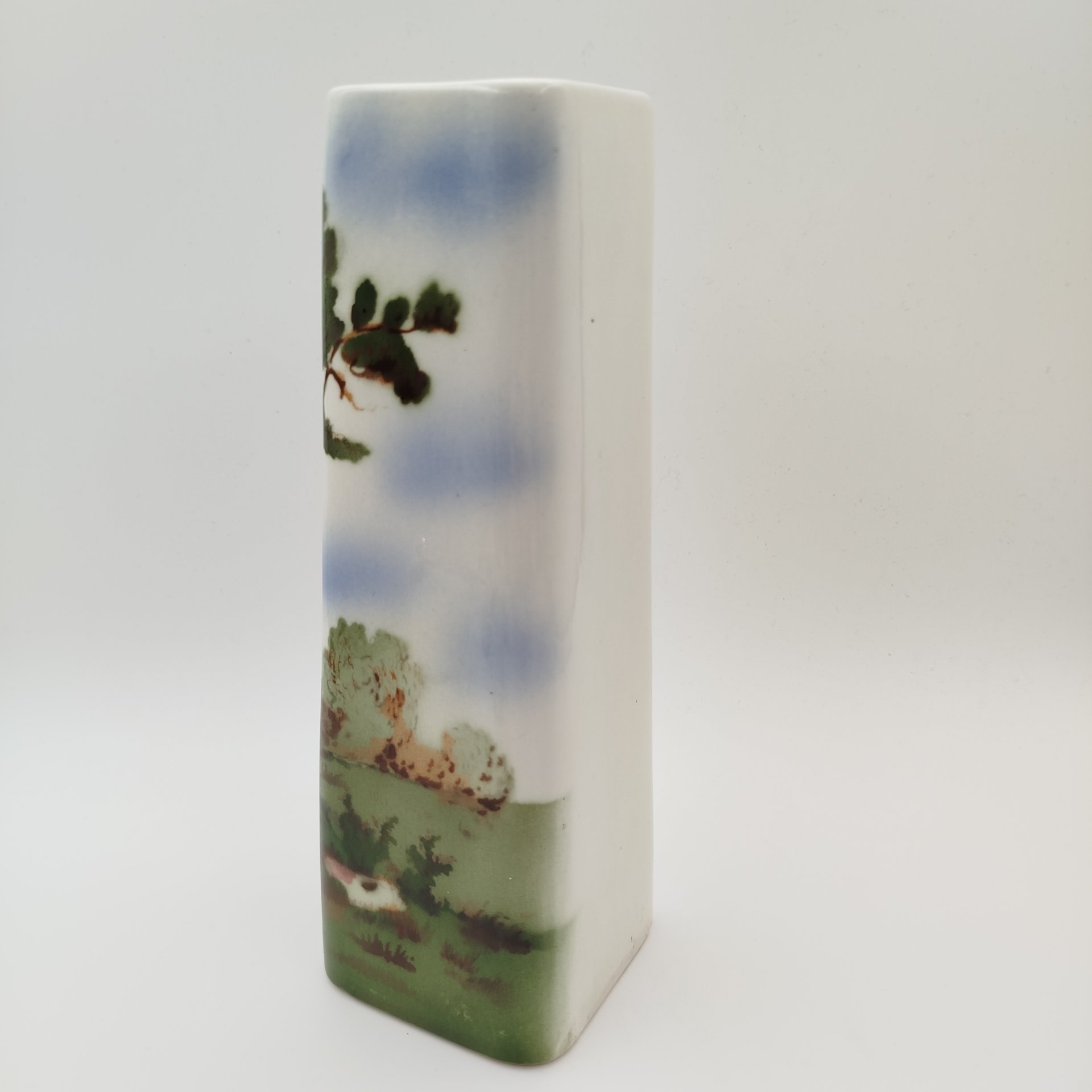 Ваза трапецевидной формы с изображением сосен, фаянс, роспись по трафарету, Западная Европа, 1950-1970 гг.