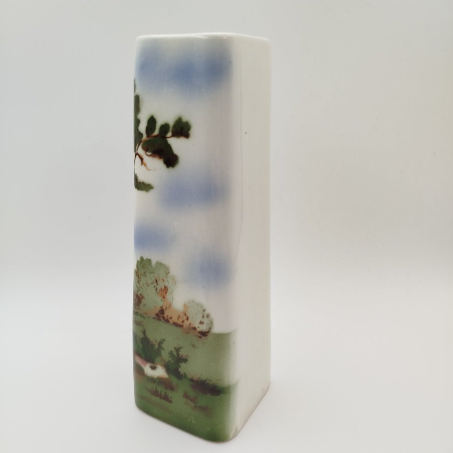 Ваза трапецевидной формы с изображением сосен