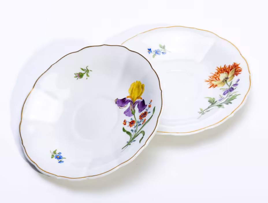 Пара блюдец с цветочным декором, фарфор, роспись, золочение, Meissen porcelain manufactory (Мейсен), Германия, 1963 г., Meissen (Мейсенский фарфор)