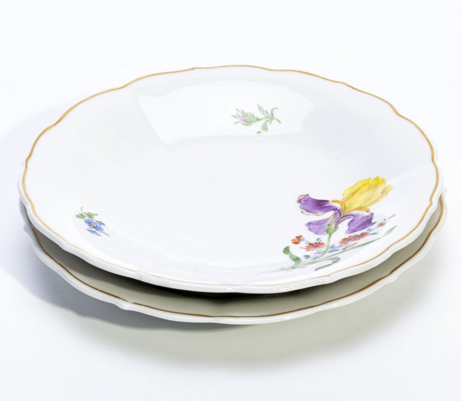 Пара блюдец с цветочным декором, фарфор, роспись, золочение, Meissen porcelain manufactory (Мейсен), Германия, 1963 г., Meissen (Мейсенский фарфор)