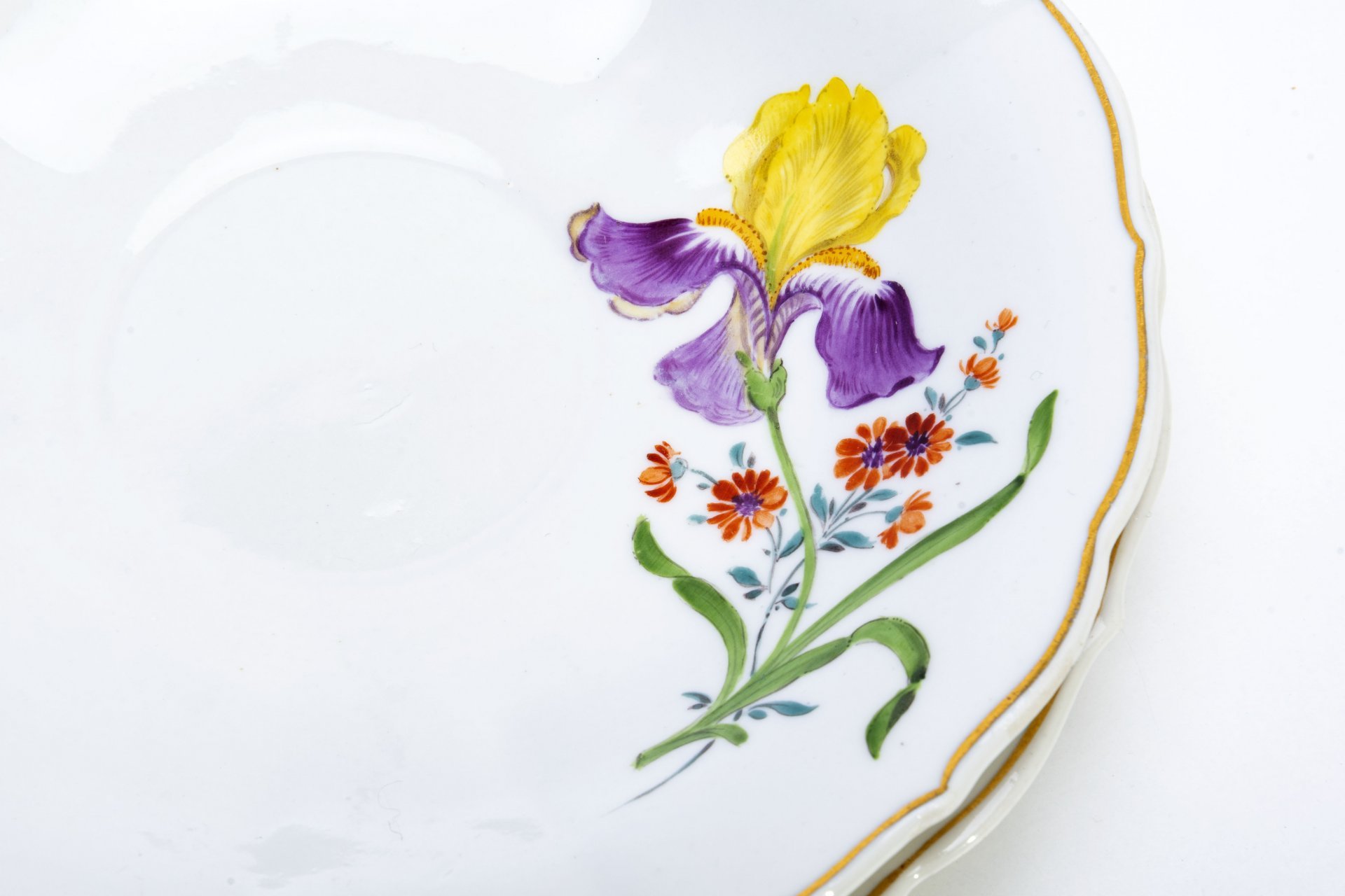 Пара блюдец с цветочным декором, фарфор, роспись, золочение, Meissen porcelain manufactory (Мейсен), Германия, 1963 г., Meissen (Мейсенский фарфор)