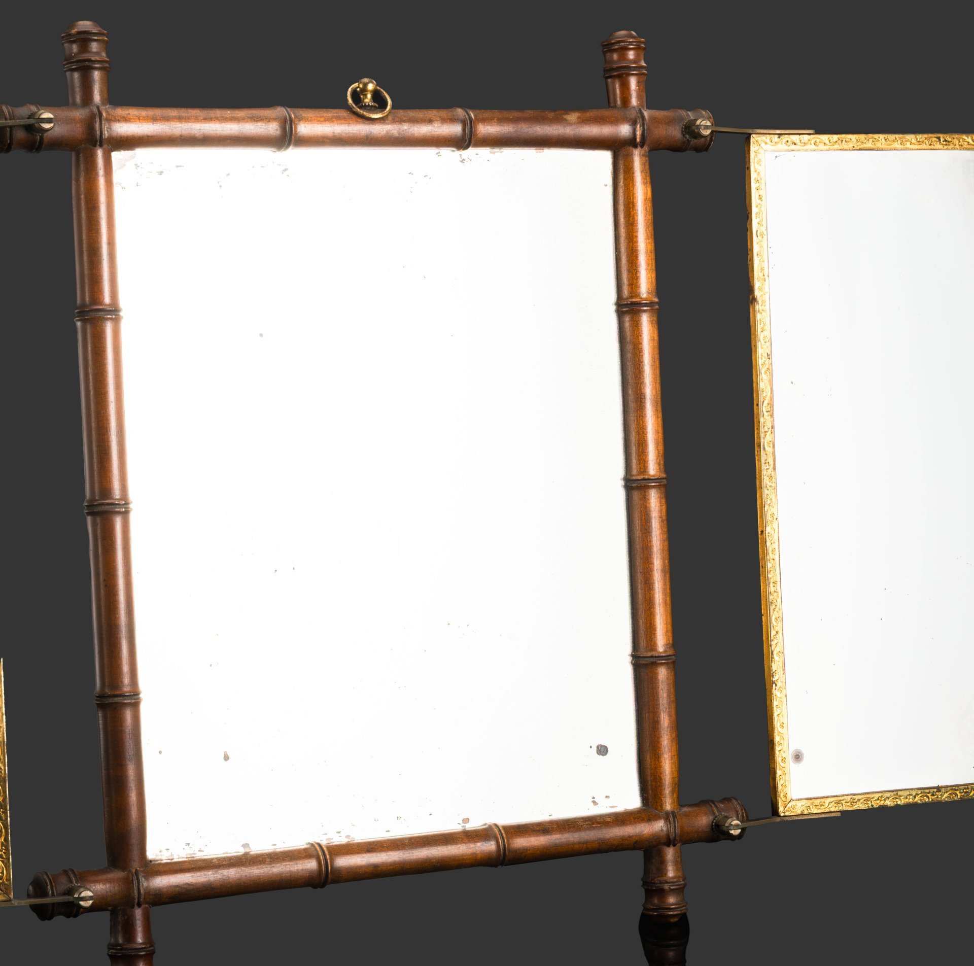 Зеркало подвесное трехстворчатое в стиле ар-нуво (модерн), оформленное в раму в виде бамбука и сценой прогулки красавиц-японок в саду со свитой, JBB TE SGDG