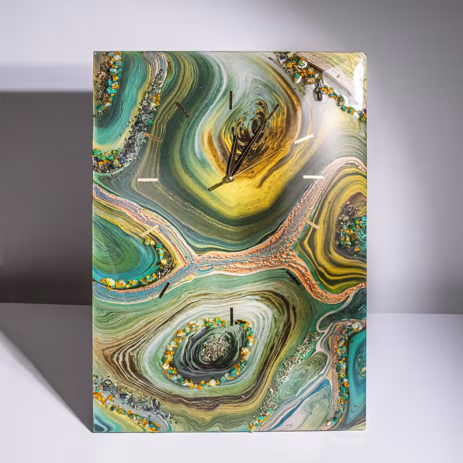 Часы настенные "Малахит", авторская ручная работа в технике Resin Art, Глянцевое 3D покрытие, камни, металл, Россия, 2021 г.