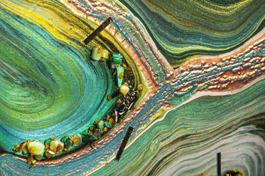 Часы настенные "Малахит", авторская ручная работа в технике Resin Art, Глянцевое 3D покрытие, камни, металл, Россия, 2021 г.