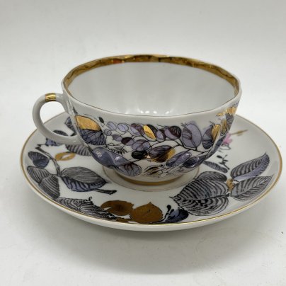 Чайная пара "Мой сад" в розовом оттенке, (из серии "Времена года"), форма "Тюльпан", автор формы С.Е. Яковлева, автор росписи Н.П. Славина, фарфор, деколь, люстр, золочение, Ленинградский фарфоровый завод (ЛФЗ), СССР, 1970-1991 гг.