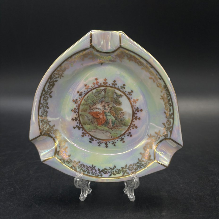 Пепельница изящной формы "Мадонна", мануфактура Porzellanfabrik Martinroda Friedrich Eger & Co (PM), фарфор, люстр, деколь, золочение