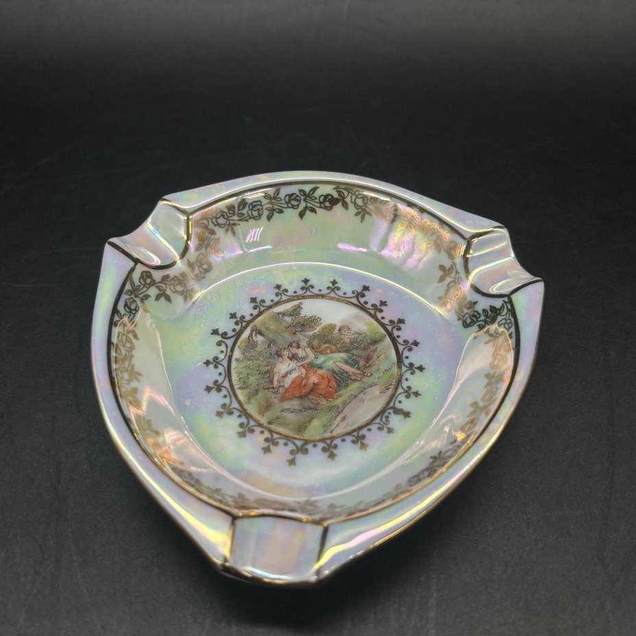 Пепельница изящной формы "Мадонна", мануфактура Porzellanfabrik Martinroda Friedrich Eger & Co (PM), фарфор, люстр, деколь, золочение