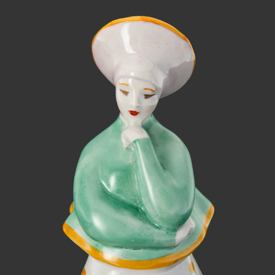 Статуэтка "Страдания", скульптор О.П. Рапай (Маркиш), фарфор, роспись, Киевский экспериментальный керамико-художественный завод (КЭКХЗ), СССР, 1959-1976 гг.