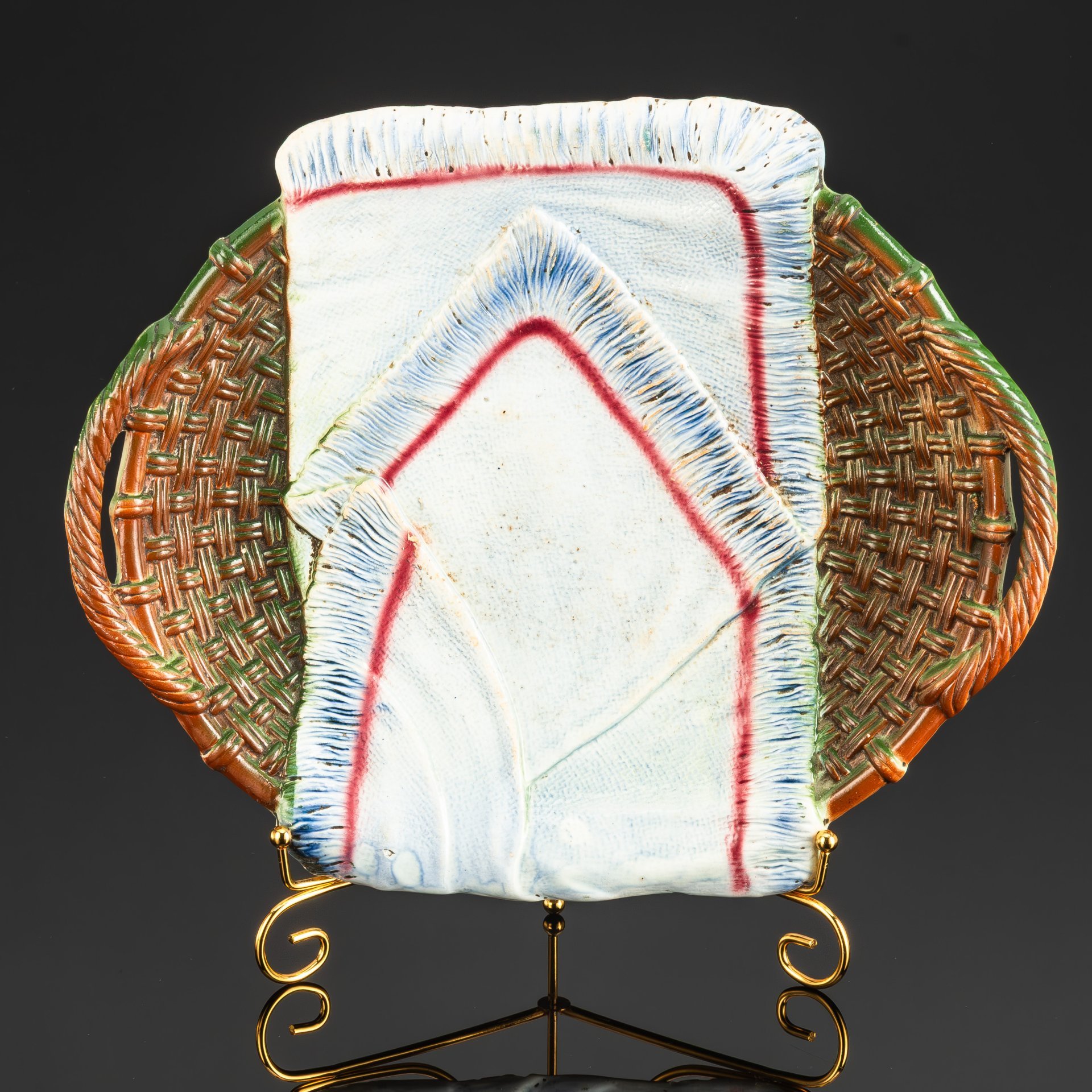 Блюдо (сухарница) "Рушник" в коричнево-голубой гамме, фаянс, роспись, Конаковский фаянсовый завод им. М.И. Калинина (ЗиК Конаково), СССР, 1900-1930 гг.