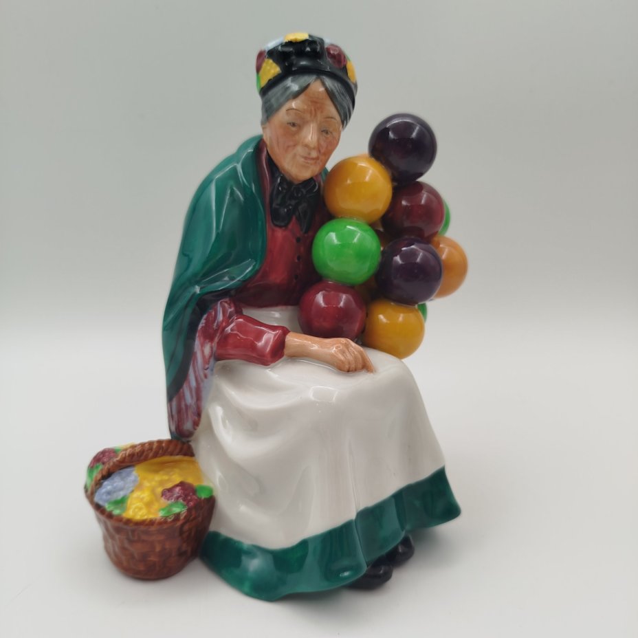 Статуэтка "The Old Ballon seller" ("Продавщица воздушных шаров"), автор Лесли Харрадайн, фарфор, роспись, Royal Doulton, Великобритания, 1920-1950 гг.