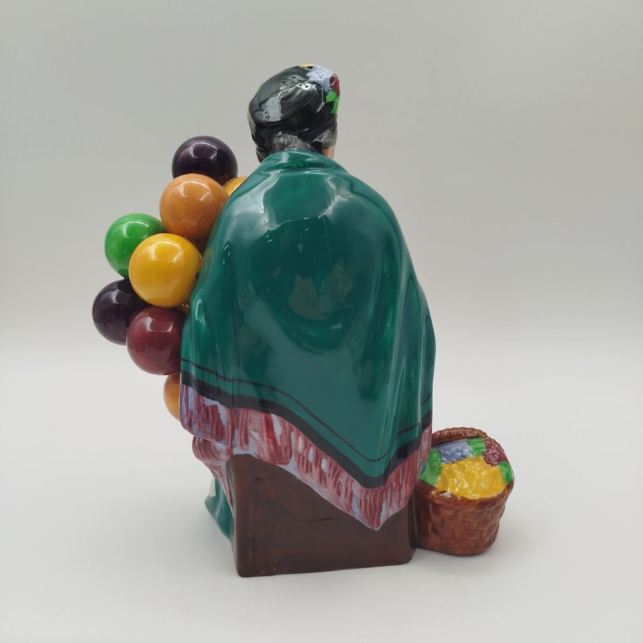 Статуэтка "The Old Ballon seller" ("Продавщица воздушных шаров"), автор Лесли Харрадайн, фарфор, роспись, Royal Doulton, Великобритания, 1920-1950 гг.