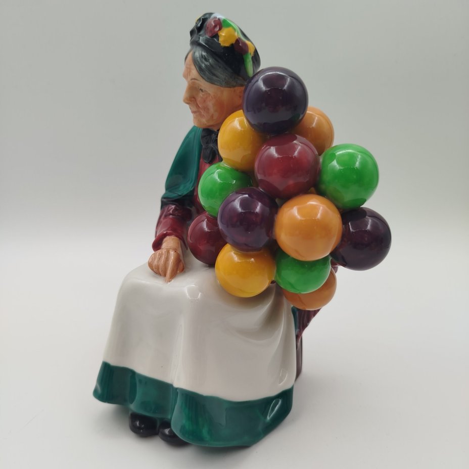 Статуэтка "The Old Ballon seller" ("Продавщица воздушных шаров"), автор Лесли Харрадайн, фарфор, роспись, Royal Doulton, Великобритания, 1920-1950 гг.